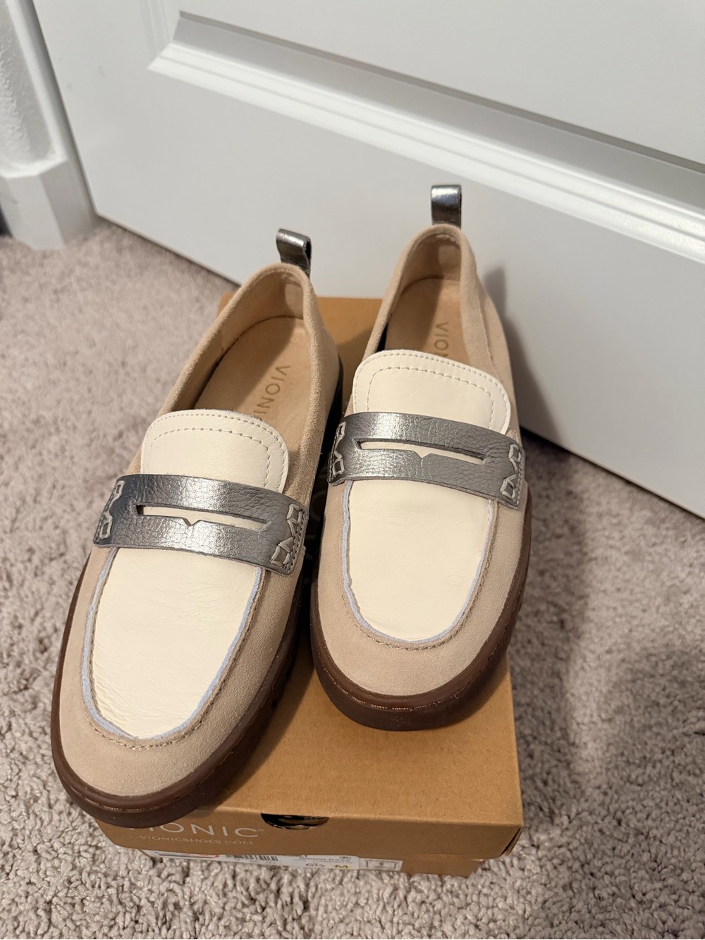 Vionic Women's Cream and Silver Metallic Penny Loafers